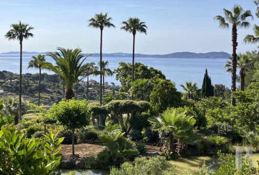 paca - À Carqueiranne, au grand calme, à 10 min à pied de la plage, deux maisons sur près de 3 ha, vue mer panoramique, parc arboré, piscine et bassins
