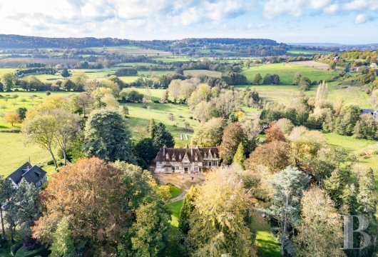 lower-normandy - A 17th century half-timbered manor, with outbuildings, a chapel and centuries old trees between Lisieux and Pont-l’Evêque, tucked away on the side of a valley