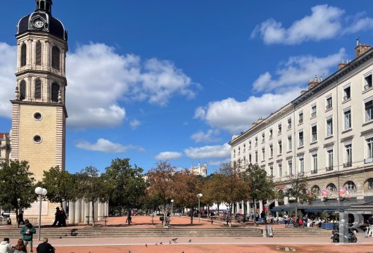 rhones-alpes - Sur la Presqu’île de Lyon, à deux pas de la célèbre place Bellecour,
 un appartement de plus de 120 m², sur cour, dans un immeuble du 18e s.