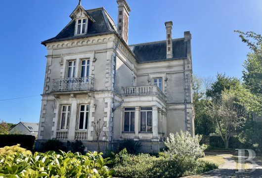 pays-de-loire - A turn-of-the-century manor house with an outbuilding and garden, 35 minutes northwest of Angers