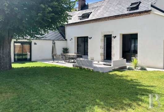 center-val-de-loire - A masterfully renovated edifice with a 250m² floor area and a vast garden,  nestled in a residential area near the city of Orléans, one hour from Paris