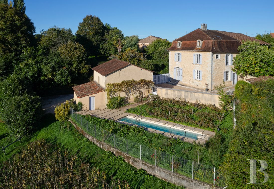 character properties France aquitaine   - 1