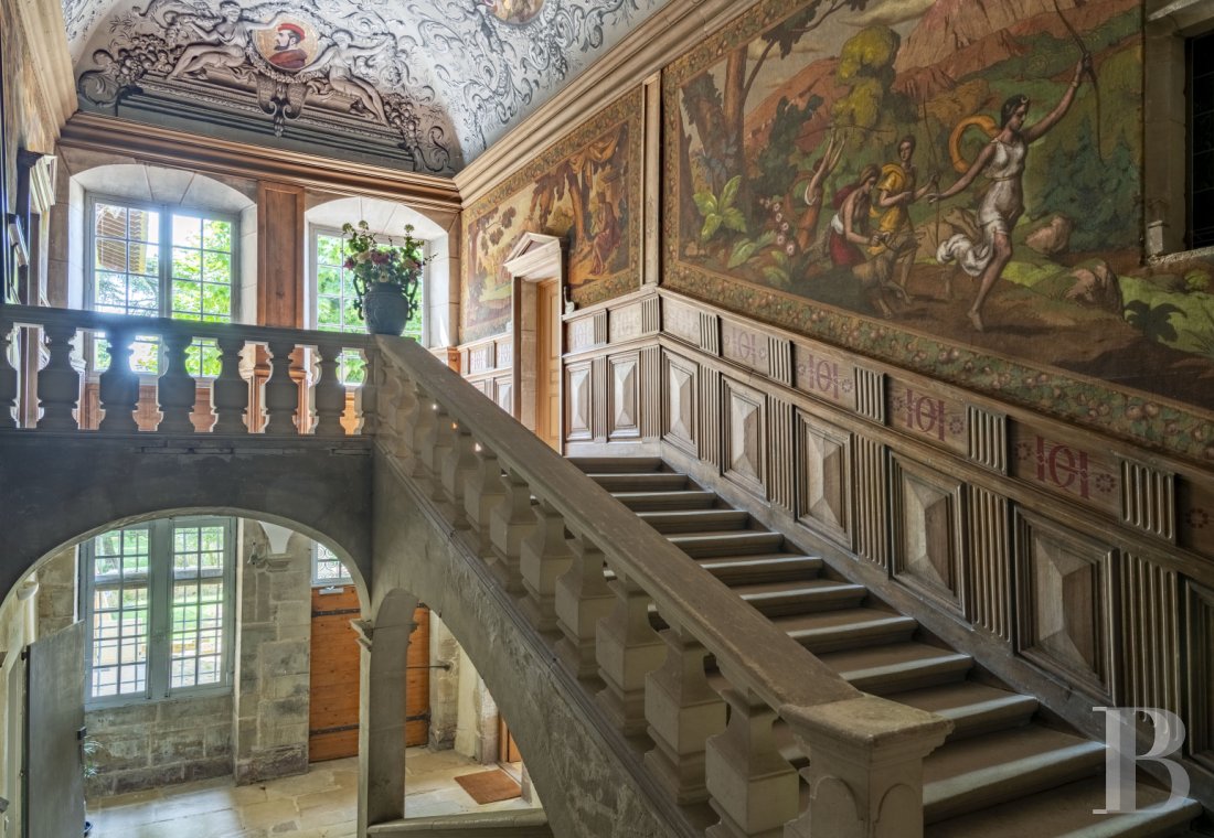 Castles / chateaux for sale - rhones-alps - Dans la Drôme des collines, au sein du château du Mouchet, inscrit MH,  un appartement de réception, ouvrant sur plus de 5 ha, avec piscine