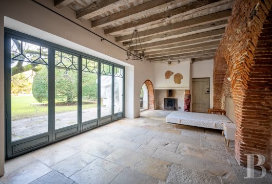 character properties France midi pyrenees   - 9