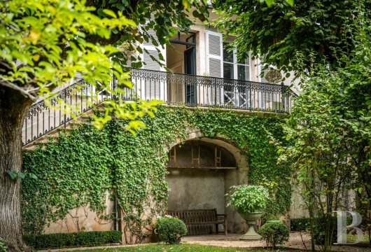 midi-pyrenees - A manor house with a garden, swimming pool and panoramic views, in the Lot area, near to the historical heart of Cahors