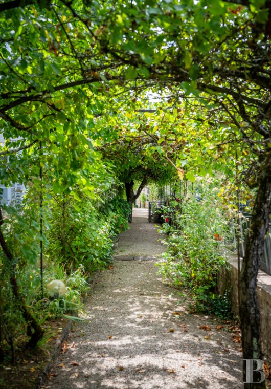 character properties France midi pyrenees   - 16
