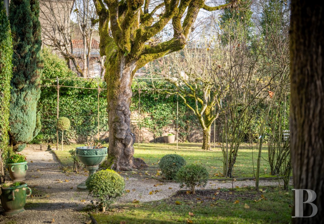 character properties France midi pyrenees   - 12
