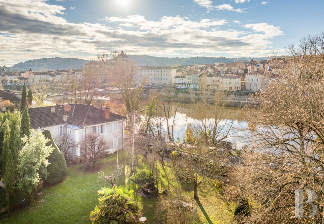 character properties France midi pyrenees   - 1