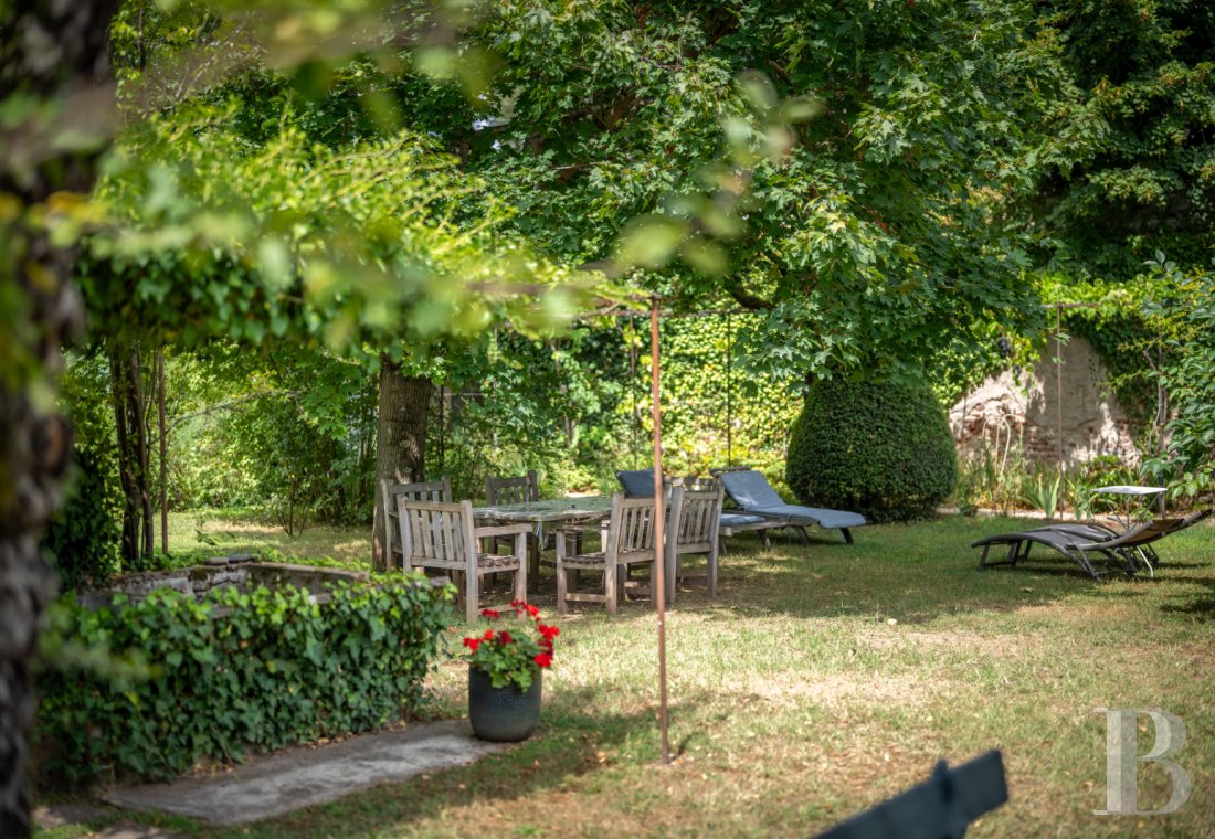 character properties France midi pyrenees   - 11