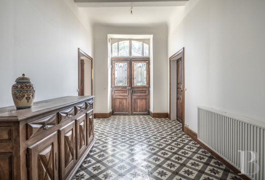 midi-pyrenees - Dans le Gers, aux portes d’une cité de caractère, une gentilhommière tout juste rénovée  et ses vastes dépendances au centre de 7,5 ha de prés traversés par une rivière