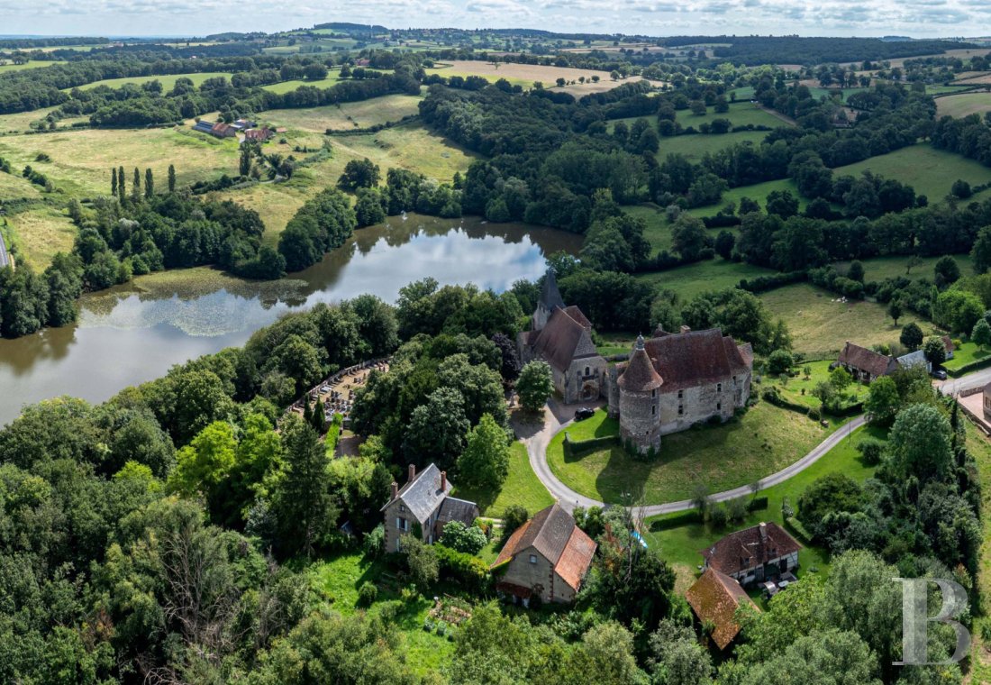 chateaux a vendre auvergne   - 24