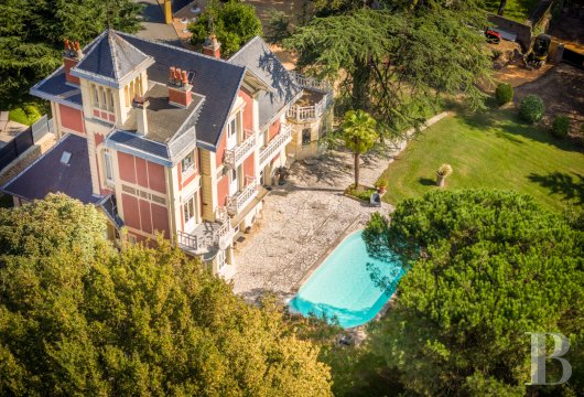 midi-pyrenees - A large elegant house from the early 19th century with grounds & a swimming pool, one hour from Toulouse and ski slopes, in the town of Saint-Gaudens