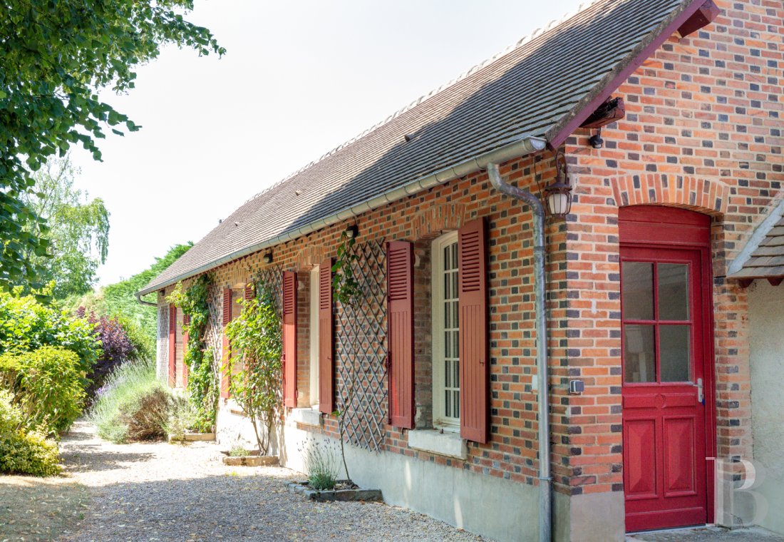 A manor house surrounded parkland and crossed by the River Sauldre in Romorantin, in the Sologne region - photo  n°28