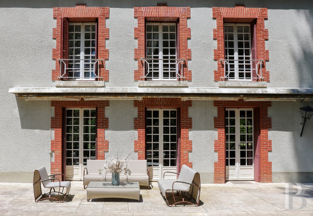 A manor house surrounded parkland and crossed by the River Sauldre in Romorantin, in the Sologne region - photo  n°37