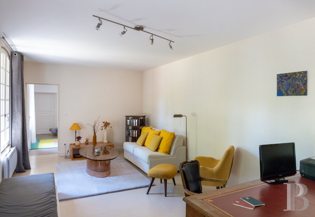 A manor house surrounded parkland and crossed by the River Sauldre in Romorantin, in the Sologne region - photo  n°31