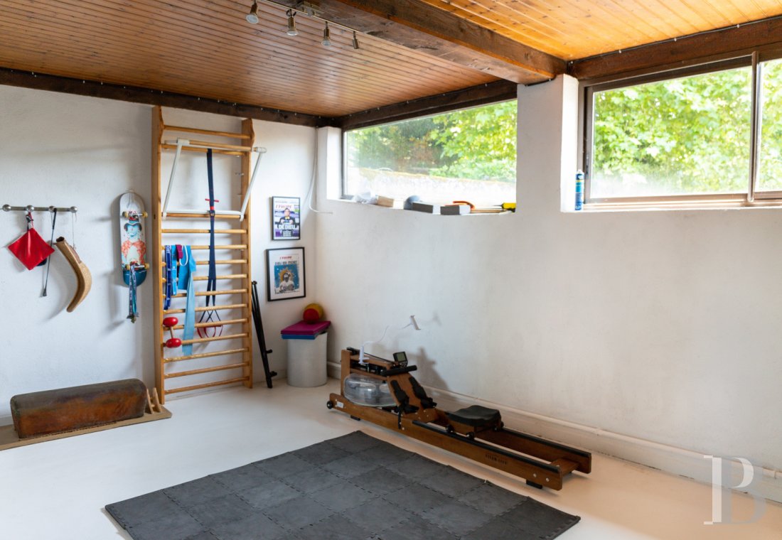 A manor house surrounded parkland and crossed by the River Sauldre in Romorantin, in the Sologne region - photo  n°30