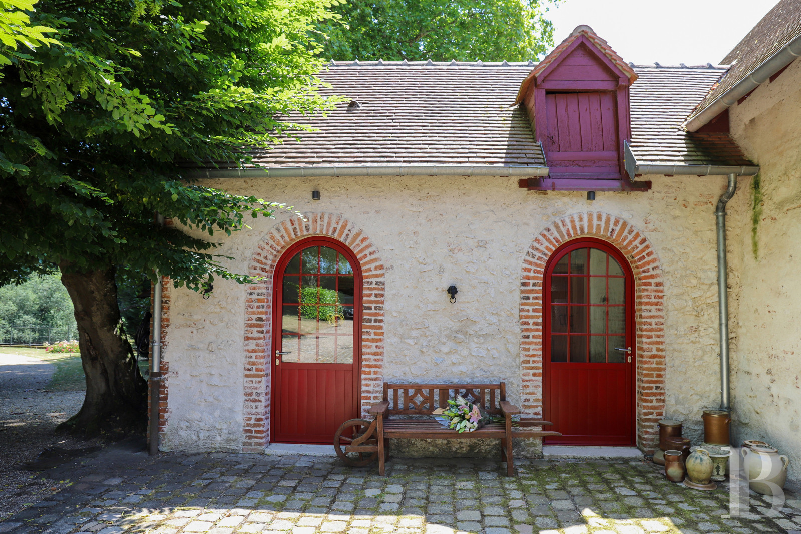 A manor house surrounded parkland and crossed by the River Sauldre in Romorantin, in the Sologne region - photo  n°29