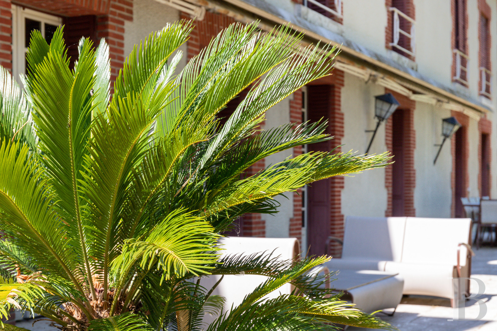 A manor house surrounded parkland and crossed by the River Sauldre in Romorantin, in the Sologne region - photo  n°7