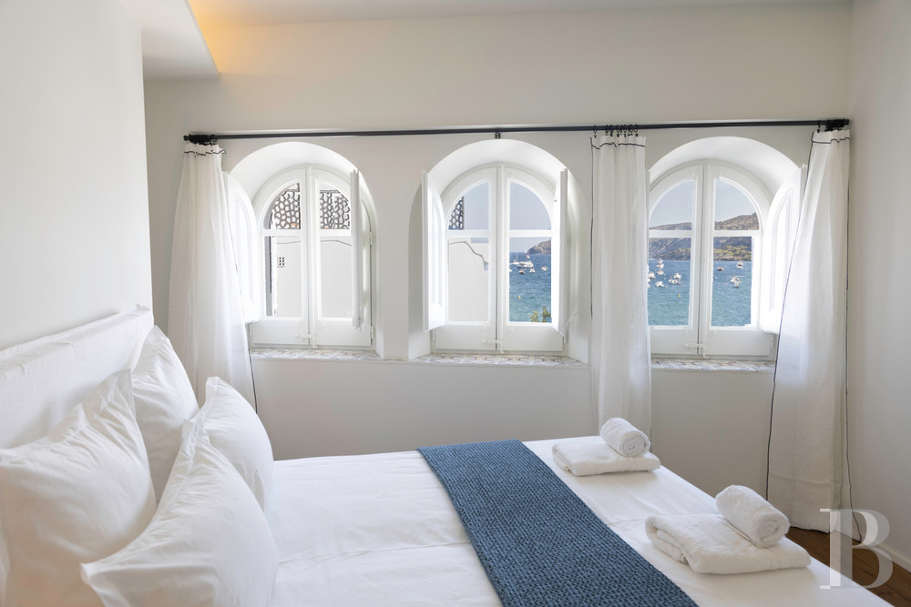 À Cadaqués, en Catalogne, une vaste maison des années 1920 dans le centre du village - photo  n°13