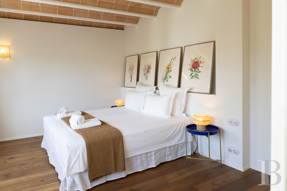 À Cadaqués, en Catalogne, une vaste maison des années 1920 dans le centre du village - photo  n°12