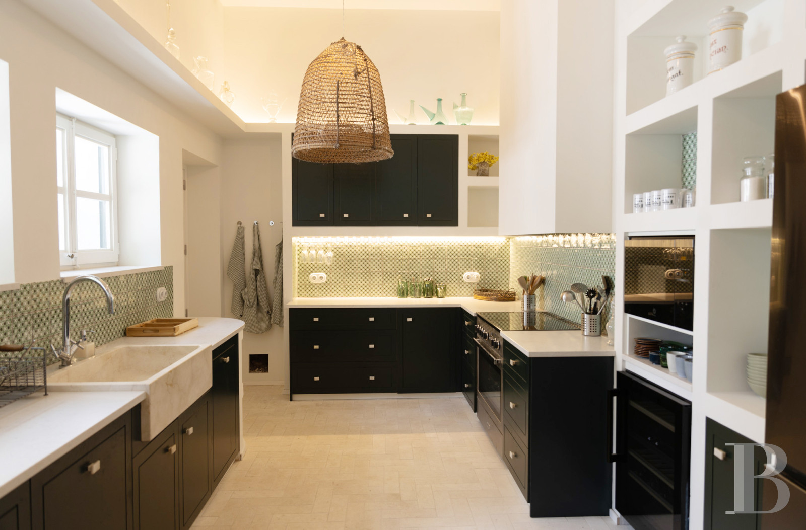 À Cadaqués, en Catalogne, une vaste maison des années 1920 dans le centre du village - photo  n°5