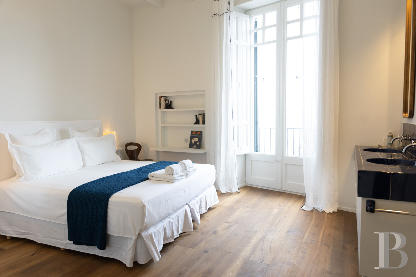 À Cadaqués, en Catalogne, une vaste maison des années 1920 dans le centre du village - photo  n°20