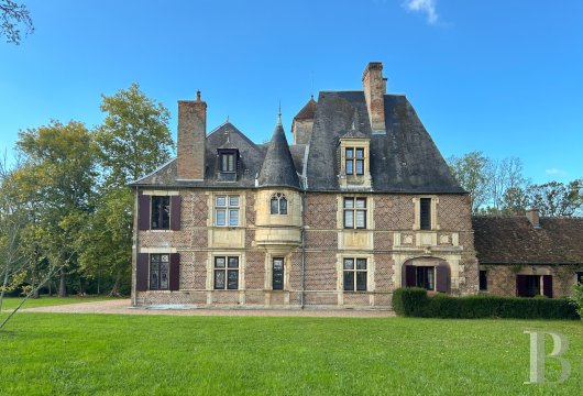 auvergne - Dans l’Allier, aux portes de Moulins, un château Renaissance aménagé au fil des siècles partiellement IMH sur un parc arboré de 8ha