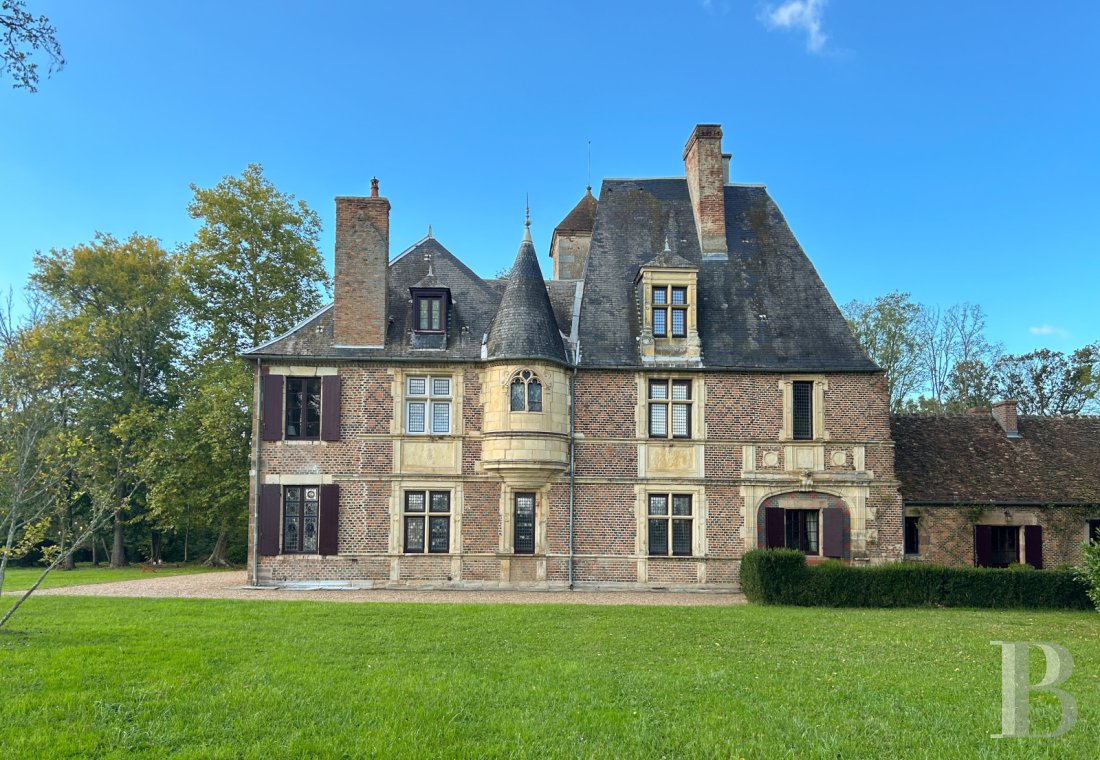 chateaux for sale France auvergne   - 1