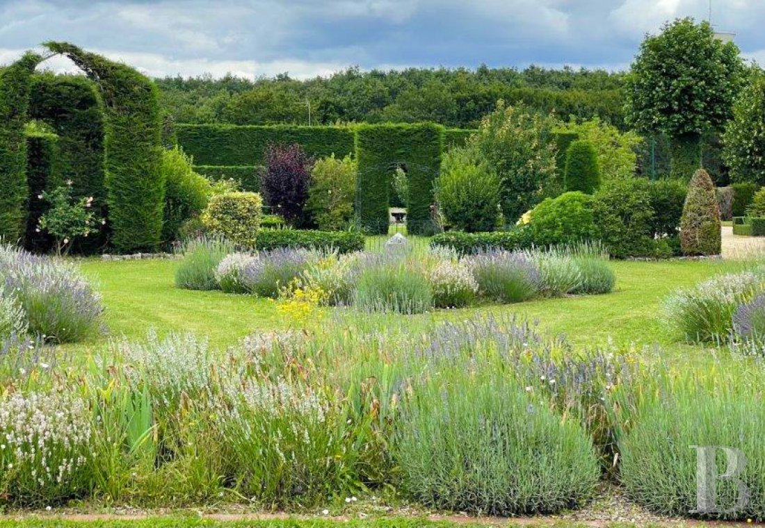 character properties France center val de loire   - 11