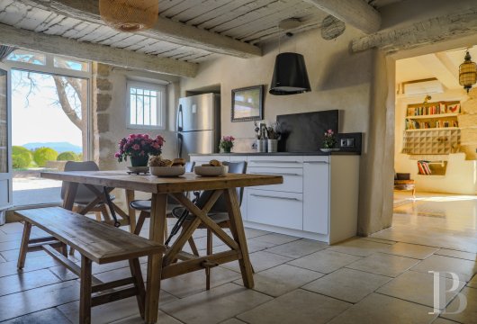 character properties France languedoc roussillon   - 7