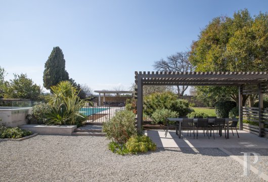 character properties France languedoc roussillon   - 10