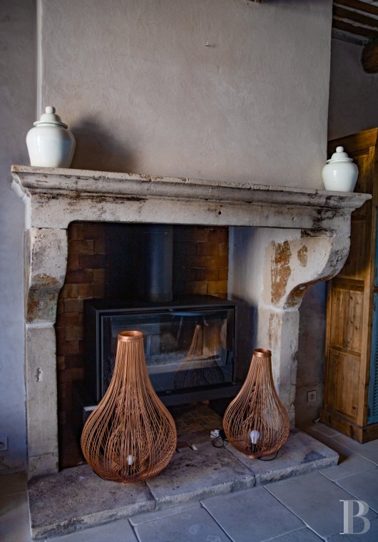 character properties France languedoc roussillon   - 3