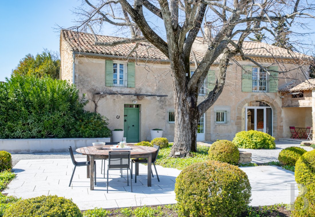 character properties France languedoc roussillon   - 1