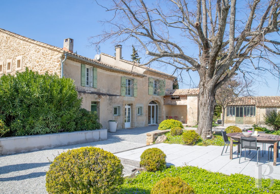 character properties France languedoc roussillon   - 2