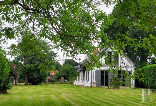 upper-normandy - A longhouse with half-timbering in a half a hectare of garden, 15 km from the coast, in the Saâne Valley