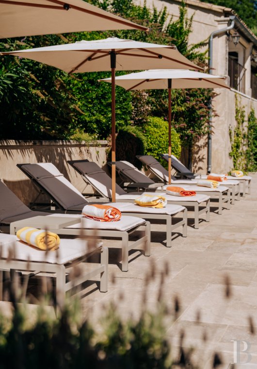 A former 18th-century silkworm farm overlooking the Luberon as far as Mount Ventoux, in Ménerbes, in the Vaucluse department - photo  n°4