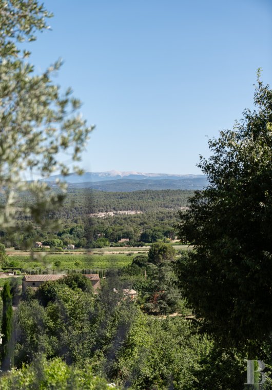 A former 18th-century silkworm farm overlooking the Luberon as far as Mount Ventoux, in Ménerbes, in the Vaucluse department - photo  n°24
