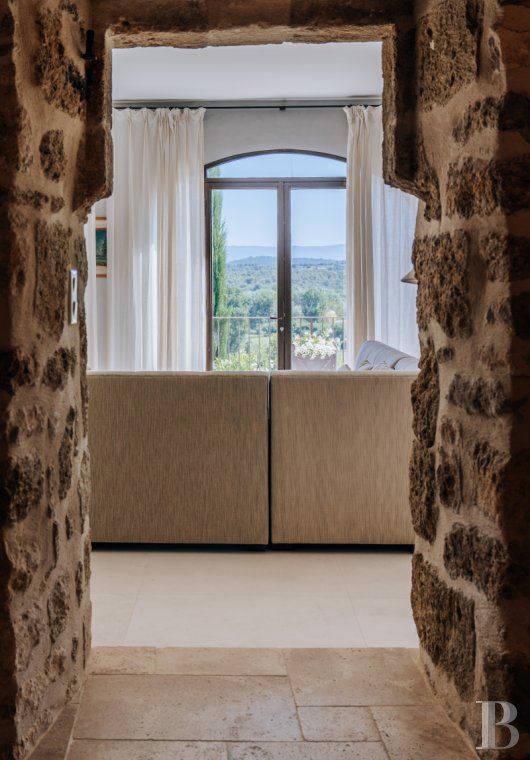 A former 18th-century silkworm farm overlooking the Luberon as far as Mount Ventoux, in Ménerbes, in the Vaucluse department - photo  n°11