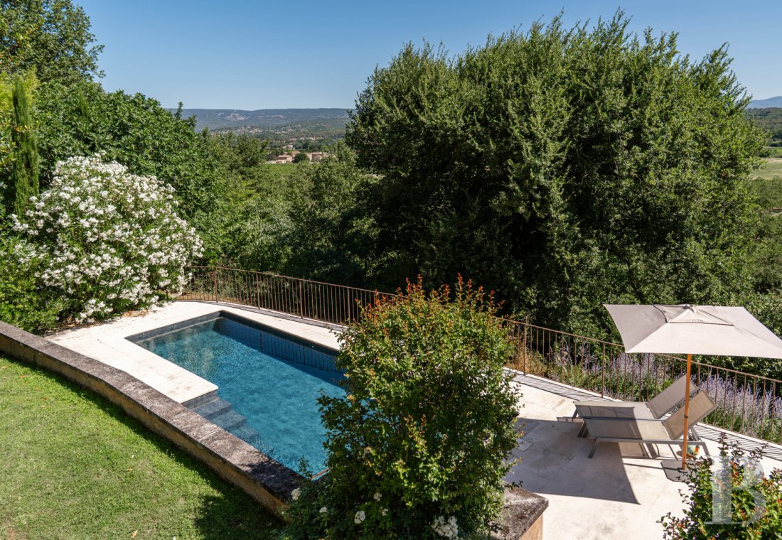 A former 18th-century silkworm farm overlooking the Luberon as far as Mount Ventoux, in Ménerbes, in the Vaucluse department - photo  n°39