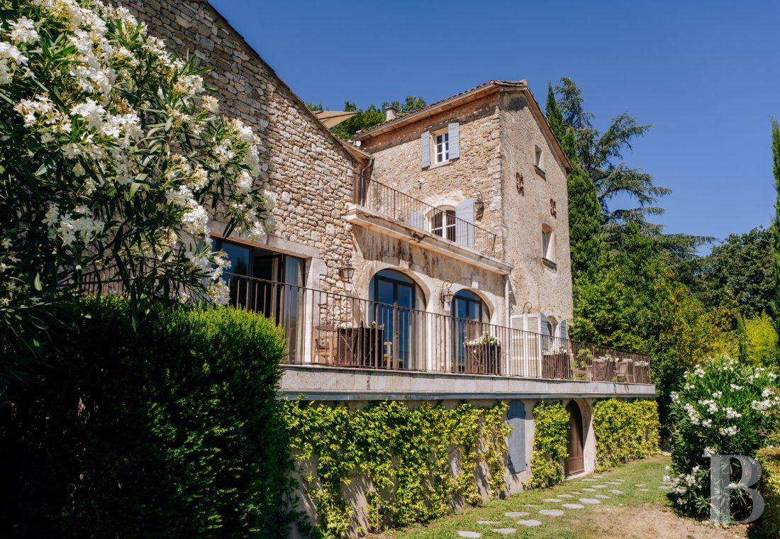 A former 18th-century silkworm farm overlooking the Luberon as far as Mount Ventoux, in Ménerbes, in the Vaucluse department - photo  n°43