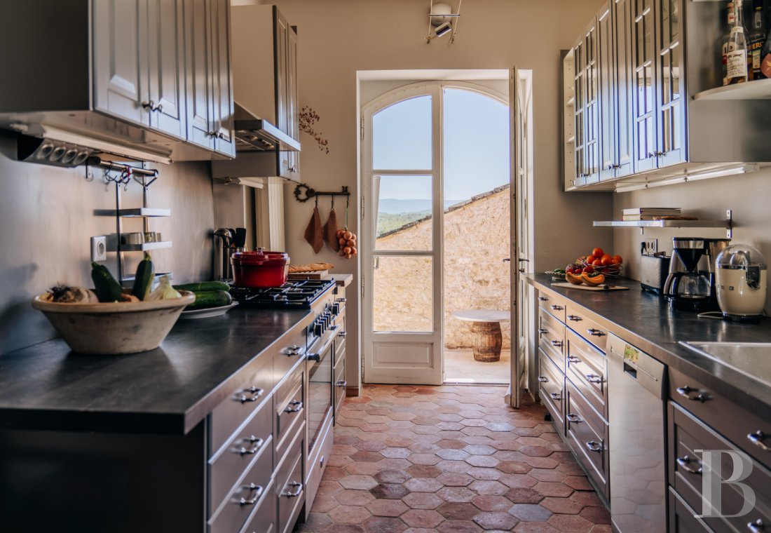 A former 18th-century silkworm farm overlooking the Luberon as far as Mount Ventoux, in Ménerbes, in the Vaucluse department - photo  n°13
