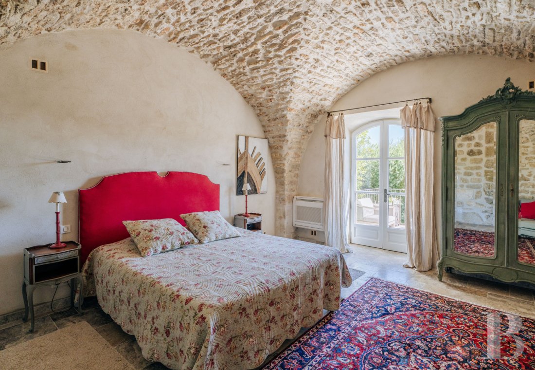 A former 18th-century silkworm farm overlooking the Luberon as far as Mount Ventoux, in Ménerbes, in the Vaucluse department - photo  n°32