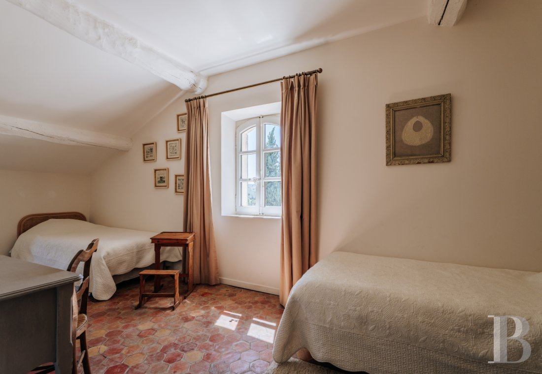 A former 18th-century silkworm farm overlooking the Luberon as far as Mount Ventoux, in Ménerbes, in the Vaucluse department - photo  n°29