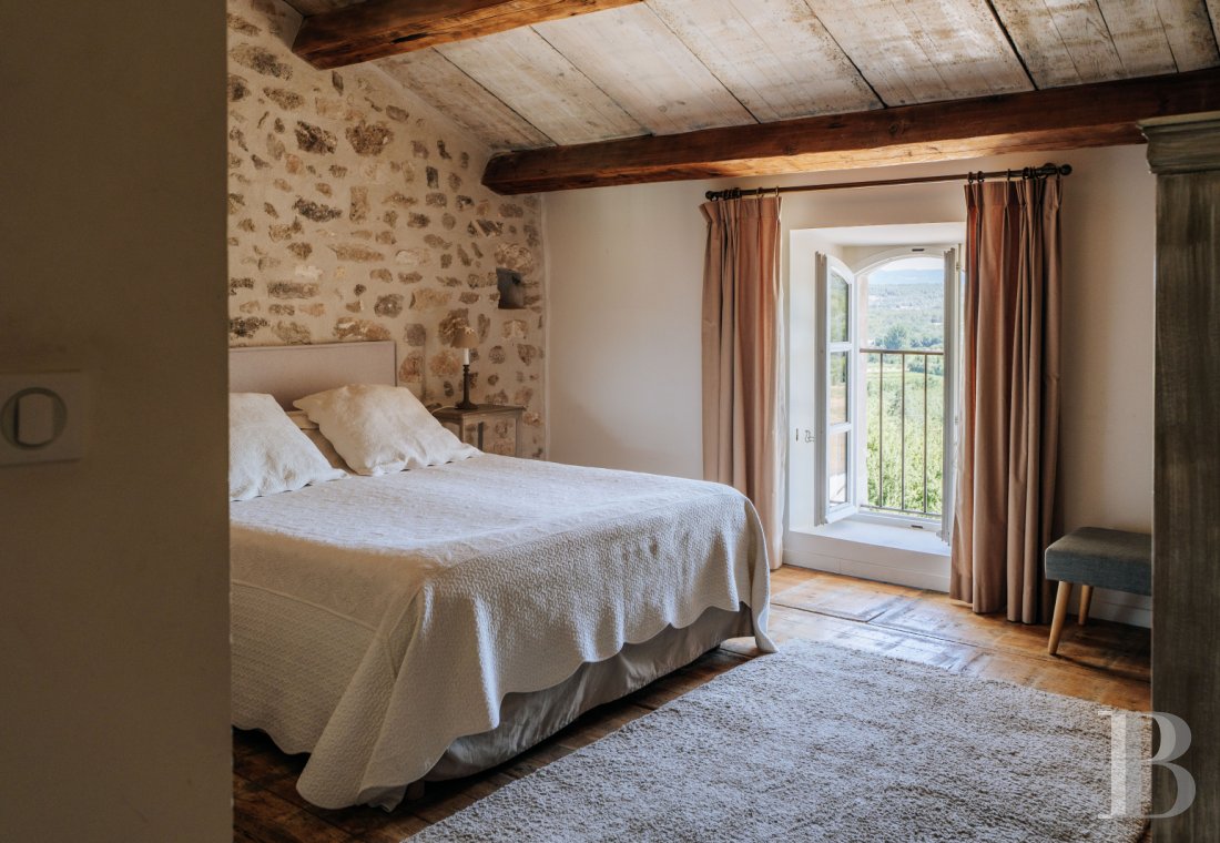 A former 18th-century silkworm farm overlooking the Luberon as far as Mount Ventoux, in Ménerbes, in the Vaucluse department - photo  n°22