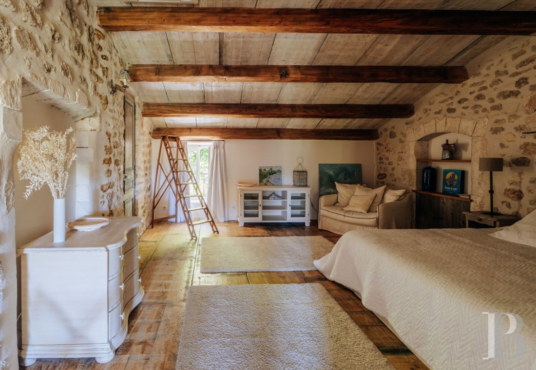 A former 18th-century silkworm farm overlooking the Luberon as far as Mount Ventoux, in Ménerbes, in the Vaucluse department - photo  n°31
