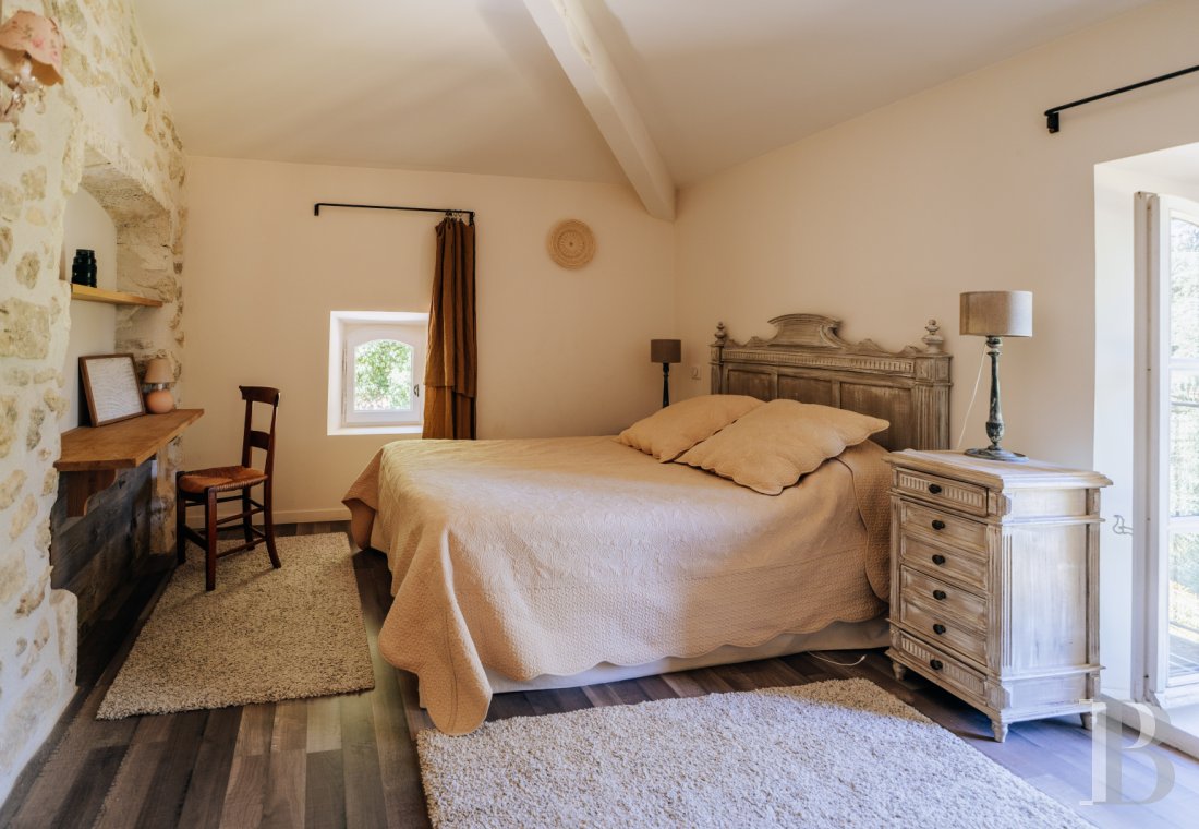 A former 18th-century silkworm farm overlooking the Luberon as far as Mount Ventoux, in Ménerbes, in the Vaucluse department - photo  n°26