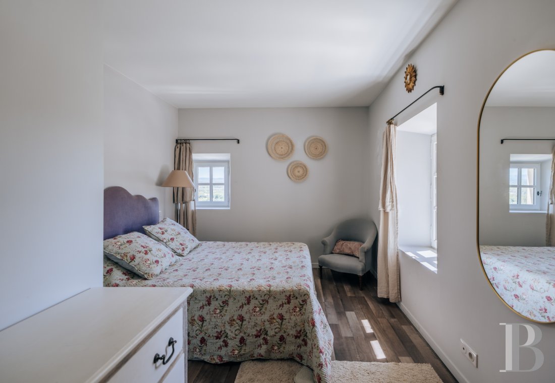 A former 18th-century silkworm farm overlooking the Luberon as far as Mount Ventoux, in Ménerbes, in the Vaucluse department - photo  n°30