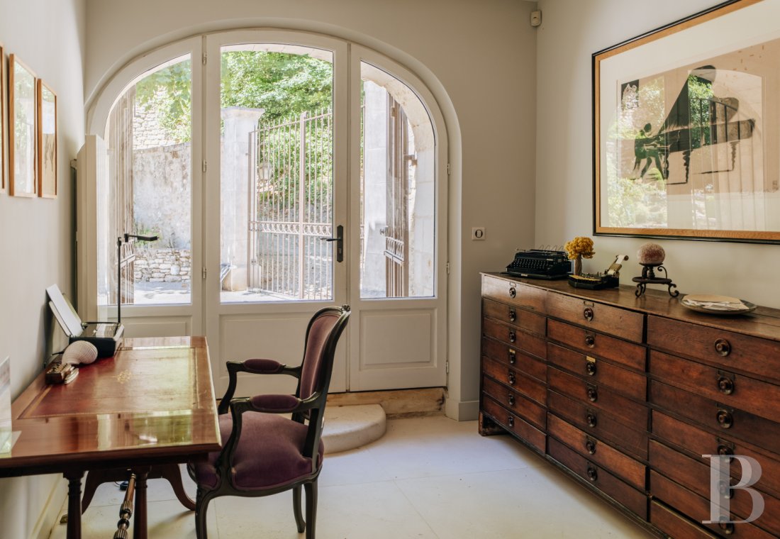 A former 18th-century silkworm farm overlooking the Luberon as far as Mount Ventoux, in Ménerbes, in the Vaucluse department - photo  n°18