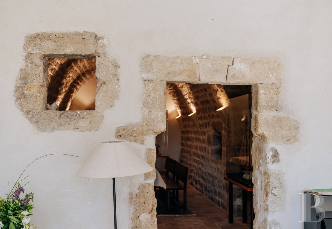 A former 18th-century silkworm farm overlooking the Luberon as far as Mount Ventoux, in Ménerbes, in the Vaucluse department - photo  n°35