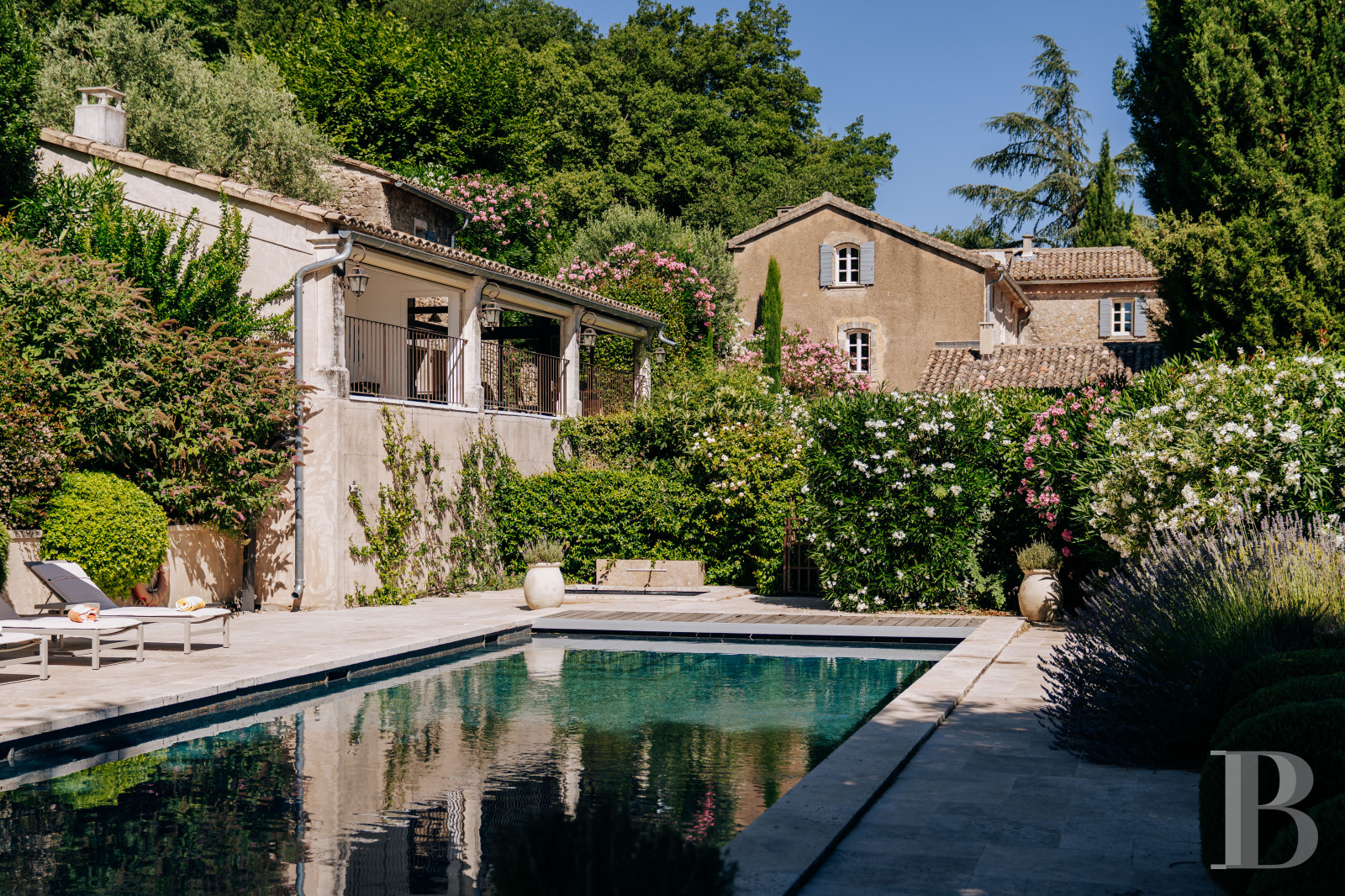 A former 18th-century silkworm farm overlooking the Luberon as far as Mount Ventoux, in Ménerbes, in the Vaucluse department - photo  n°5